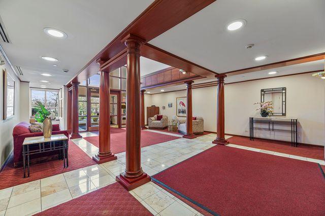 3100 Lexington Lane 201, Glenview, IL 60026