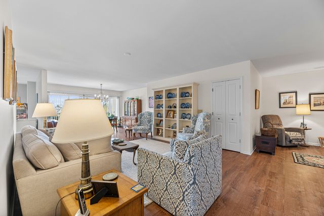 3100 Lexington Lane 201, Glenview, IL 60026