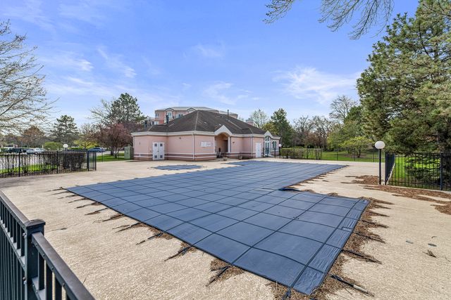 3100 Lexington Lane 201, Glenview, IL 60026