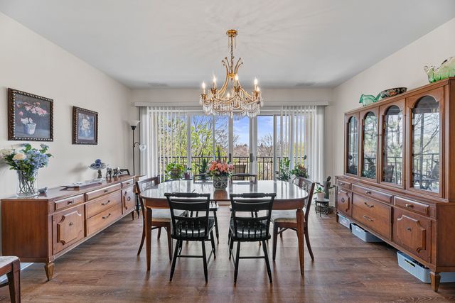 3100 Lexington Lane 201, Glenview, IL 60026