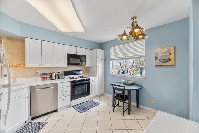 3100 Lexington Lane 201, Glenview, IL 60026