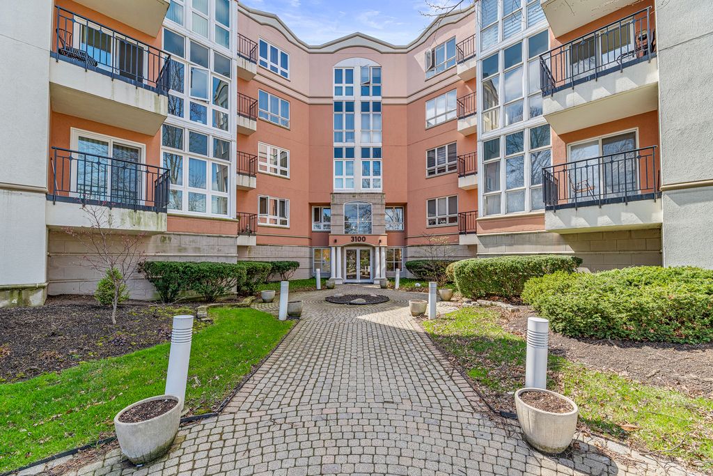3100 Lexington Lane 201, Glenview, IL 60026