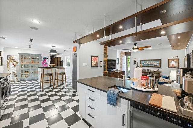 2409 East Side DR, Austin, TX 78704