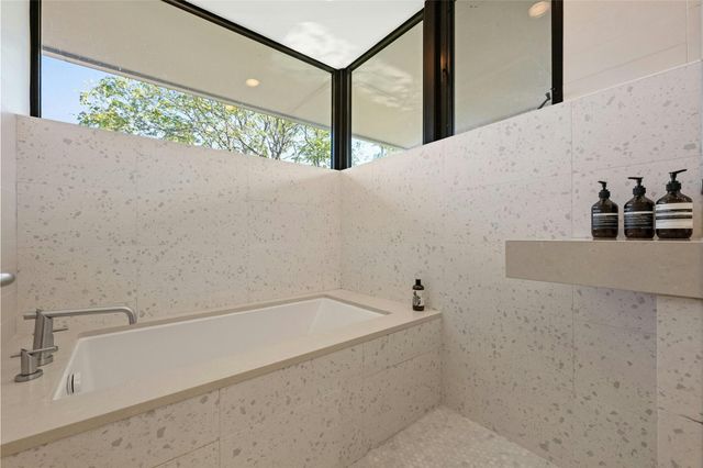 2409 East Side DR, Austin, TX 78704