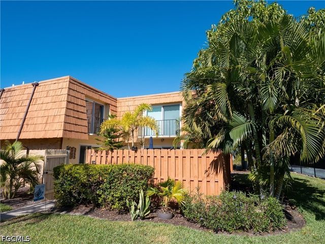 1727 Park Meadows DR 2, Fort Myers, FL 33907