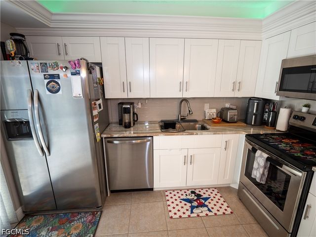 1727 Park Meadows DR 2, Fort Myers, FL 33907
