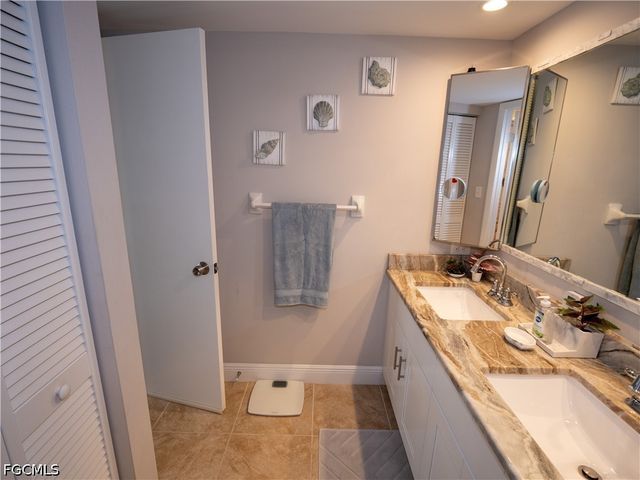 1727 Park Meadows DR 2, Fort Myers, FL 33907