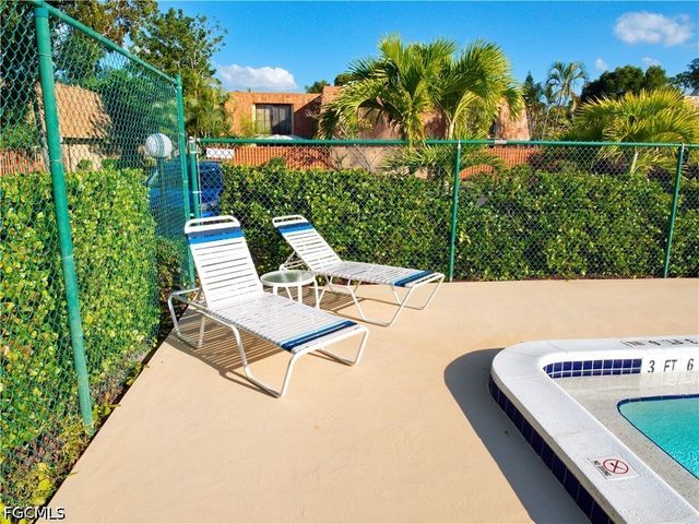 1727 Park Meadows DR 2, Fort Myers, FL 33907