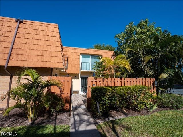1727 Park Meadows DR 2, Fort Myers, FL 33907