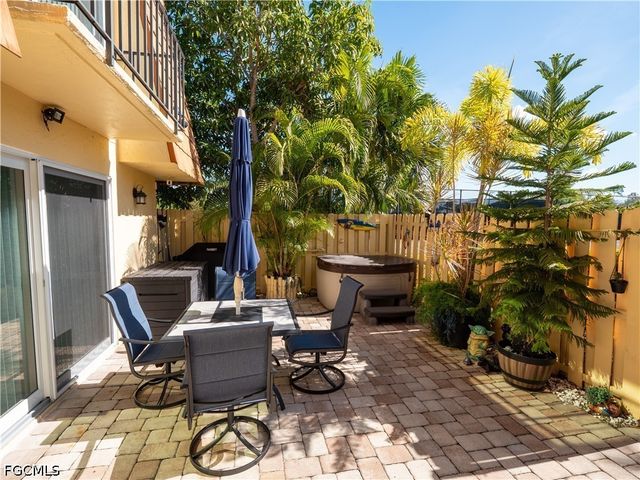 1727 Park Meadows DR 2, Fort Myers, FL 33907