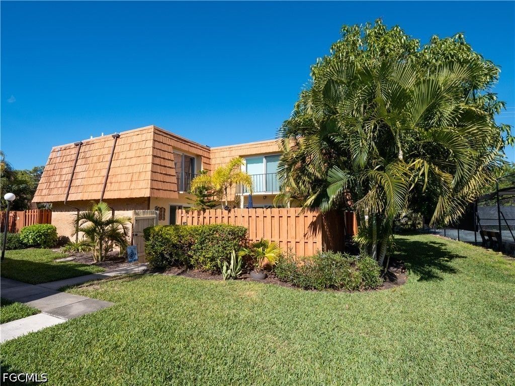 1727 Park Meadows DR 2, Fort Myers, FL 33907