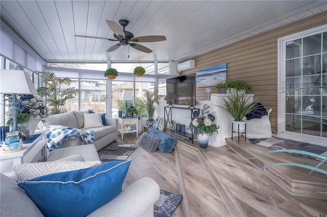 6800 Glenwood Street, Overland Park, KS 66204