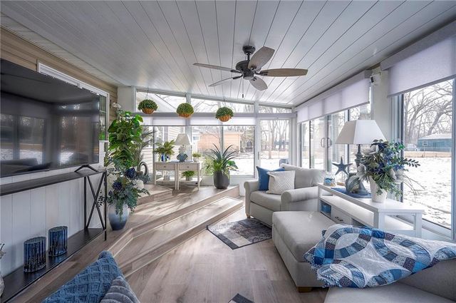 6800 Glenwood Street, Overland Park, KS 66204