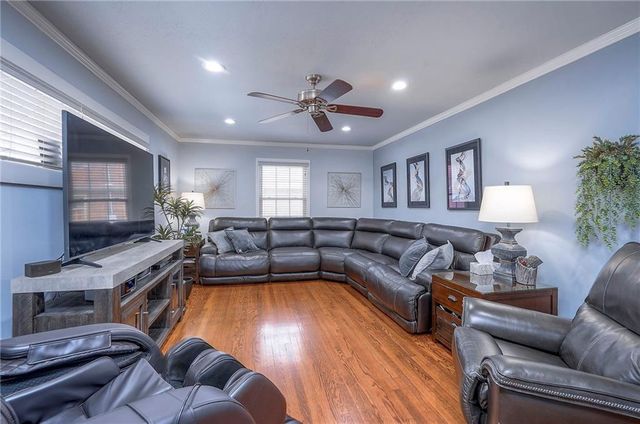 6800 Glenwood Street, Overland Park, KS 66204