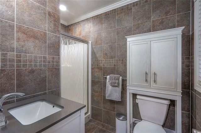 6800 Glenwood Street, Overland Park, KS 66204