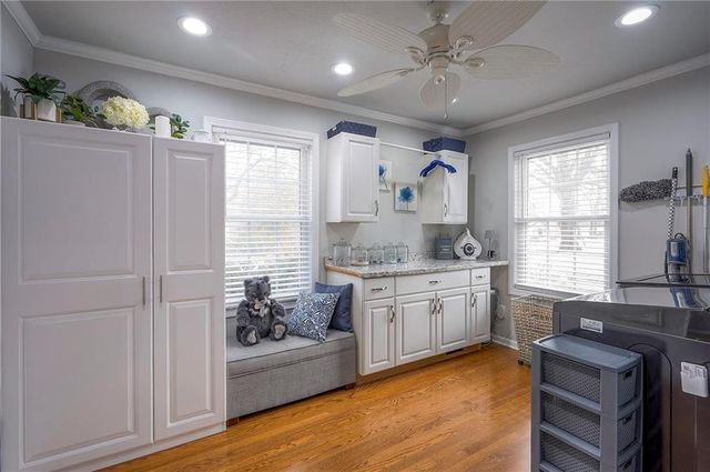 6800 Glenwood Street, Overland Park, KS 66204