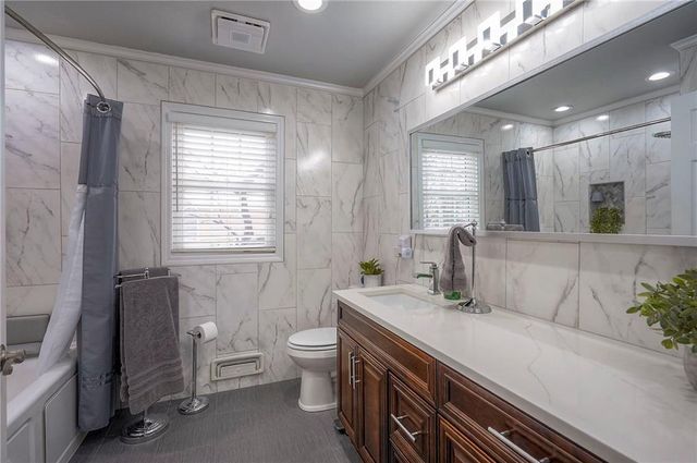 6800 Glenwood Street, Overland Park, KS 66204