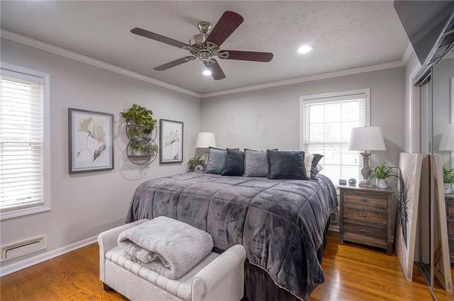 6800 Glenwood Street, Overland Park, KS 66204