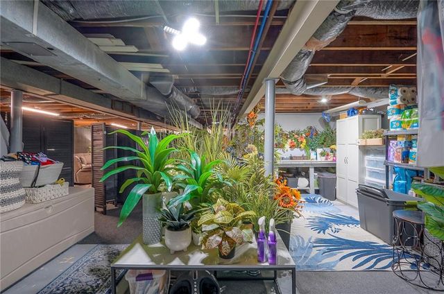 6800 Glenwood Street, Overland Park, KS 66204