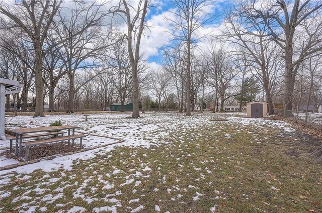 6800 Glenwood Street, Overland Park, KS 66204