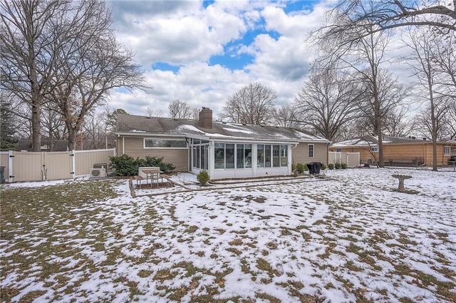 6800 Glenwood Street, Overland Park, KS 66204