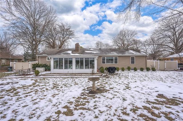 6800 Glenwood Street, Overland Park, KS 66204