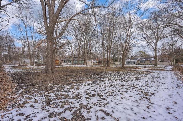 6800 Glenwood Street, Overland Park, KS 66204