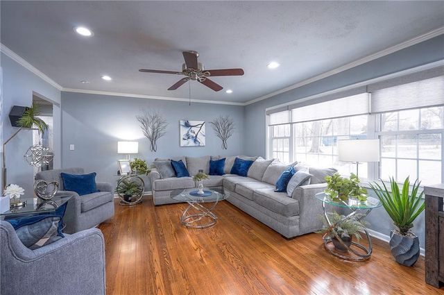 6800 Glenwood Street, Overland Park, KS 66204