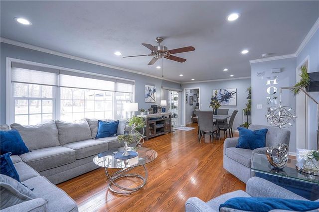 6800 Glenwood Street, Overland Park, KS 66204