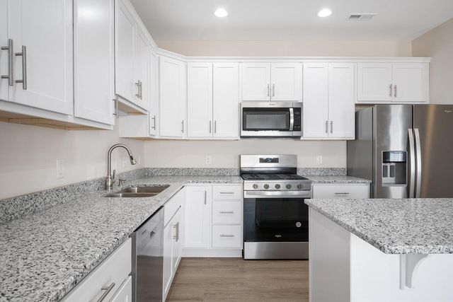 6139 Warren Newcomb DR, Fairlawn, VA 24141