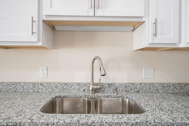 6139 Warren Newcomb DR, Fairlawn, VA 24141