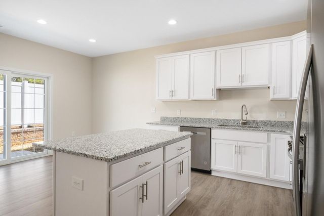 6139 Warren Newcomb DR, Fairlawn, VA 24141