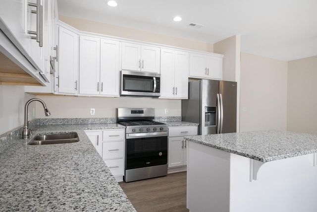 6139 Warren Newcomb DR, Fairlawn, VA 24141