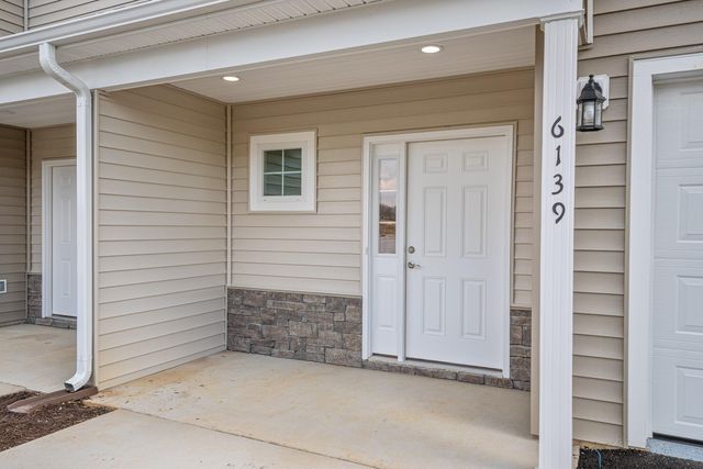 6139 Warren Newcomb DR, Fairlawn, VA 24141