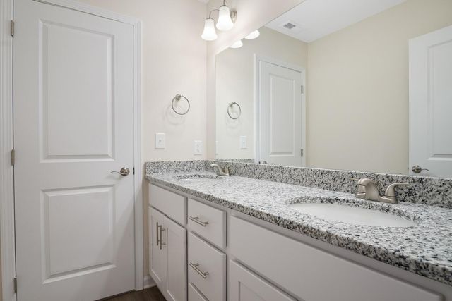 6139 Warren Newcomb DR, Fairlawn, VA 24141