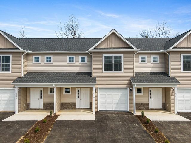 6139 Warren Newcomb DR, Fairlawn, VA 24141