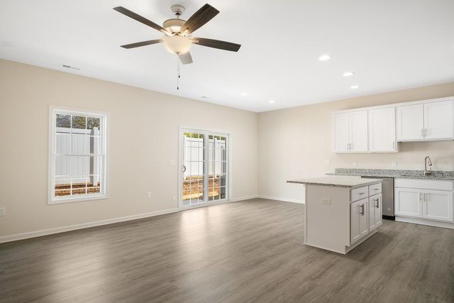 6139 Warren Newcomb DR, Fairlawn, VA 24141
