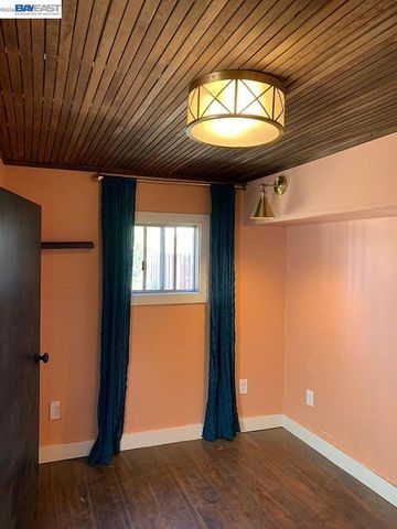 37967 2Nd St, Fremont, CA 94536