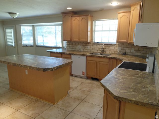 10504 S HIGHLINE CIR, South Jordan, UT 84095