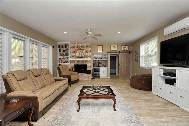 405 LAKESHORE DRIVE, Leesburg, FL 34748