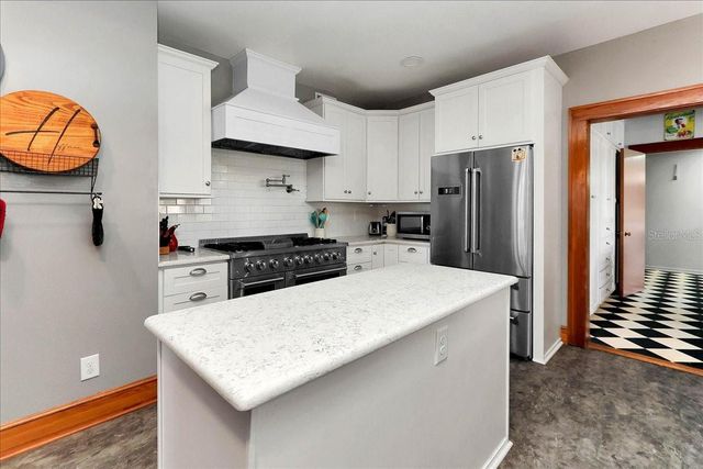 405 LAKESHORE DRIVE, Leesburg, FL 34748