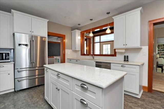 405 LAKESHORE DRIVE, Leesburg, FL 34748