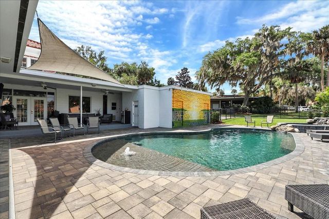 405 LAKESHORE DRIVE, Leesburg, FL 34748