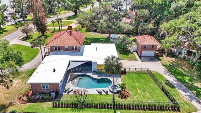 405 LAKESHORE DRIVE, Leesburg, FL 34748