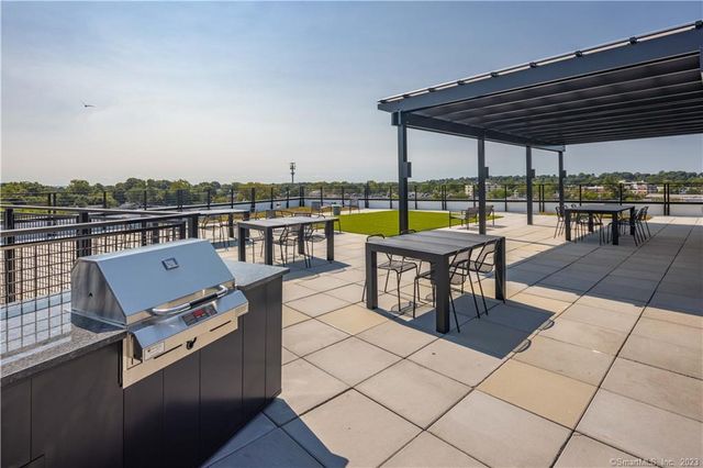 78 Unquowa Pace Place 403, Fairfield, CT 06824