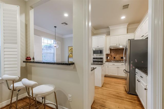 7515 Shady Villa Walk, Houston, TX 77055