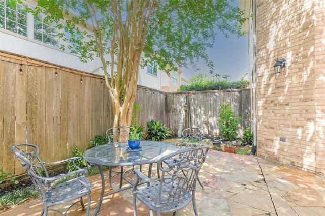 7515 Shady Villa Walk, Houston, TX 77055