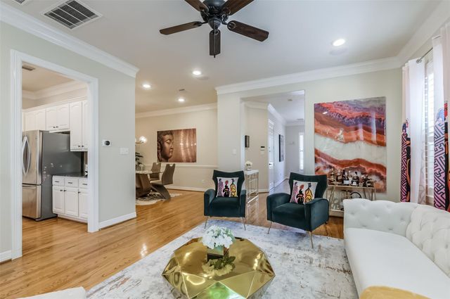 7515 Shady Villa Walk, Houston, TX 77055