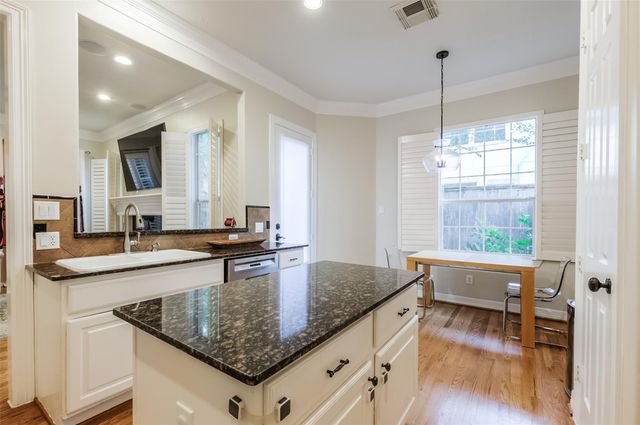 7515 Shady Villa Walk, Houston, TX 77055