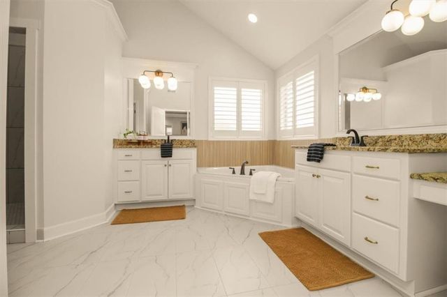 1854 NE Park Ridge Drive, Lee's Summit, MO 64064